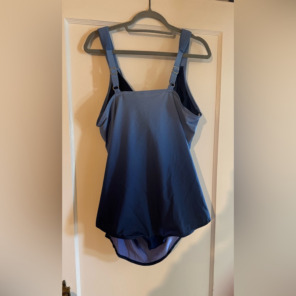Lands' End Blue Ombre V-Neck Women’s Swim Tankini - Picture 3 of 4